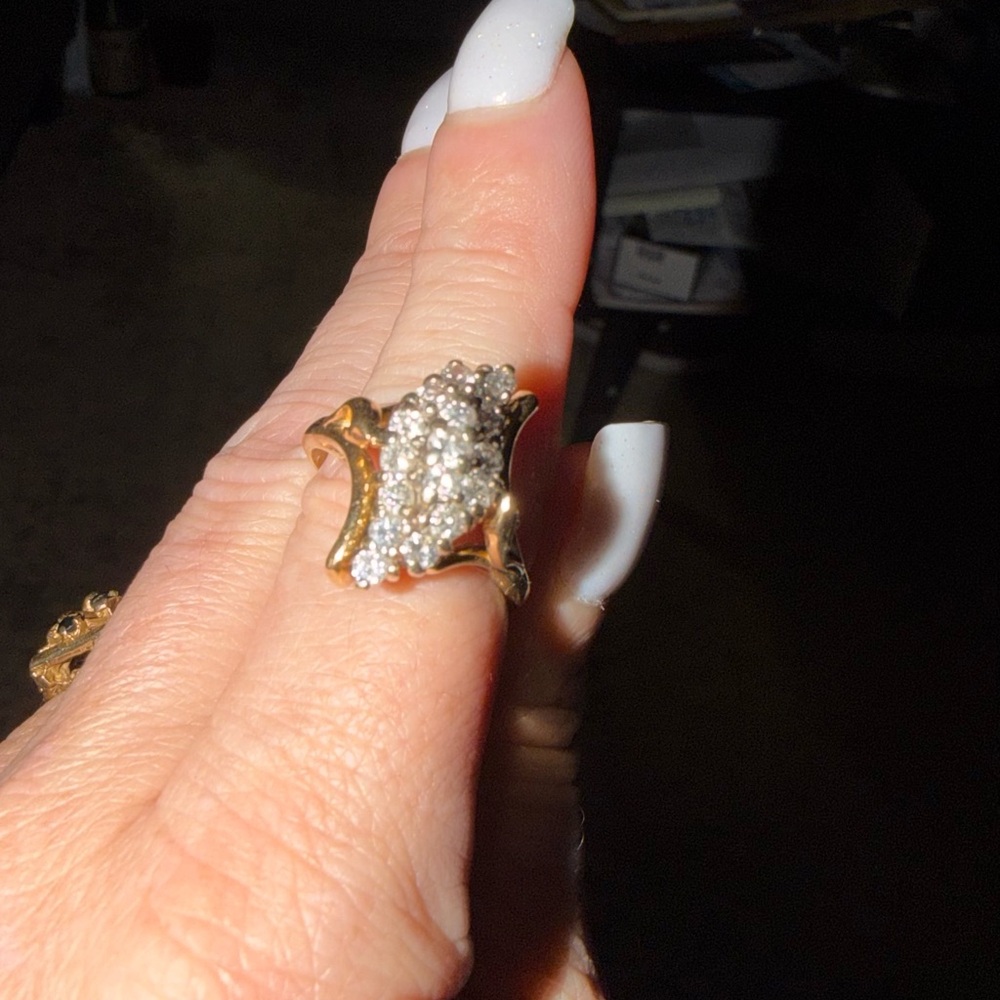 Elegant Gold and Silver Cluster Ring